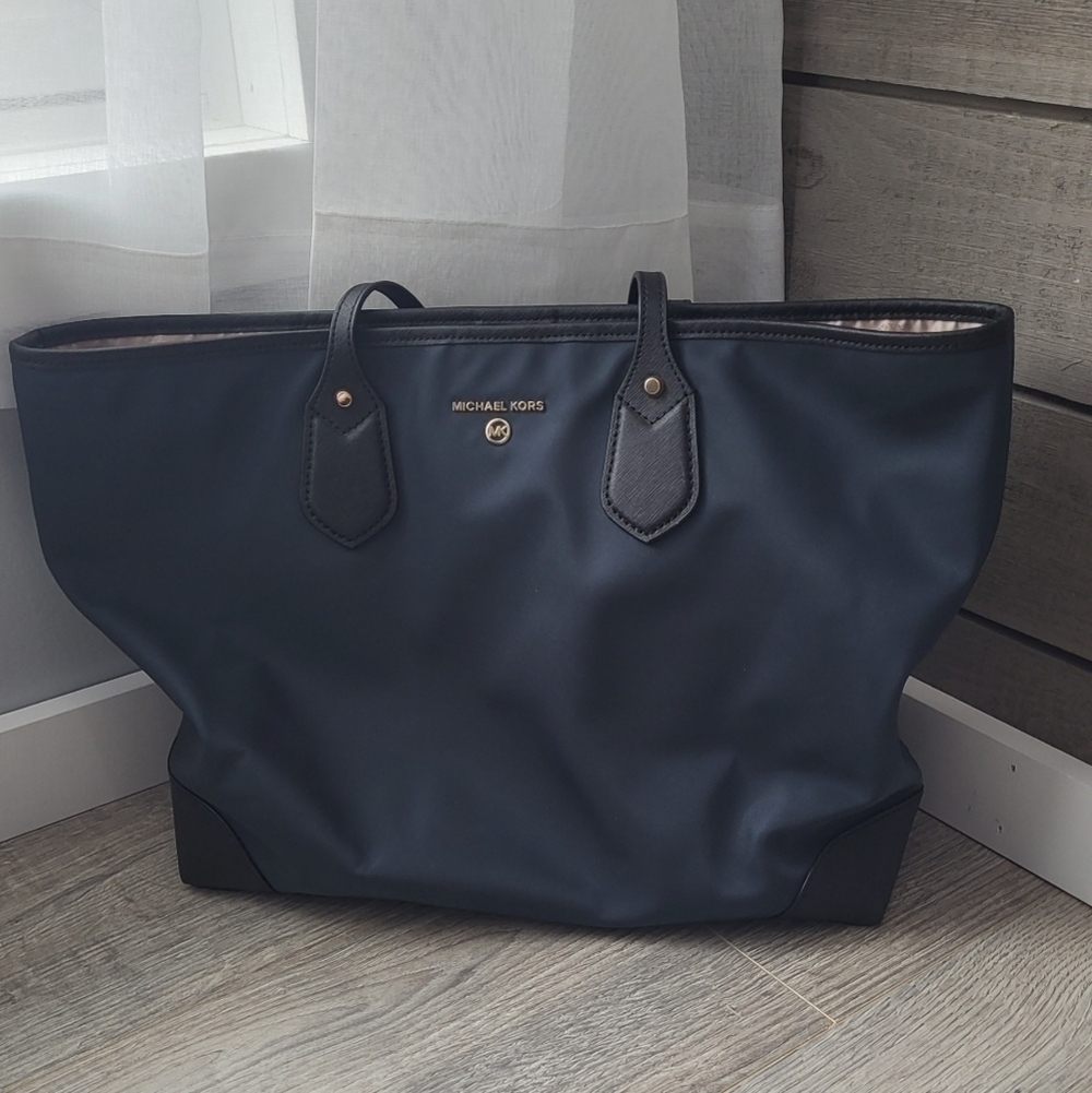 Michael Kors Eva Large Tote Bag - Picture 5 of 14